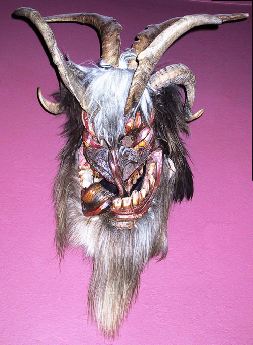 Perchtenläufer Perchta Maske